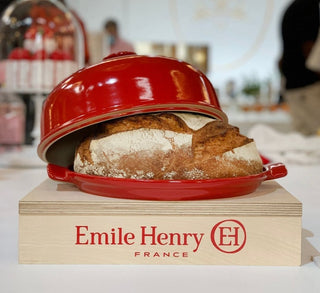 Scopri Emile Henry, l'eccellenza francese nella ceramica: dagli stampi per pane alle tagine, arte e qualità in ogni dettaglio Acquista ora su SHOPDECOR®