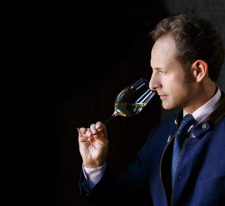 Esplora l'eleganza Riedel: calici e decanter per un'esperienza di vino unica. Tradizione e design si fondono in ogni bicchiere. Acquista ora su SHOPDECOR®