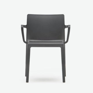 Pedrali Volt 675 sedia in polipropilene con braccioli per esterno Pedrali Grigio antracite GA - Acquista ora su ShopDecor - Scopri i migliori prodotti firmati PEDRALI design