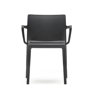 Pedrali Volt 675 sedia in polipropilene con braccioli per esterno Nero - Acquista ora su ShopDecor - Scopri i migliori prodotti firmati PEDRALI design