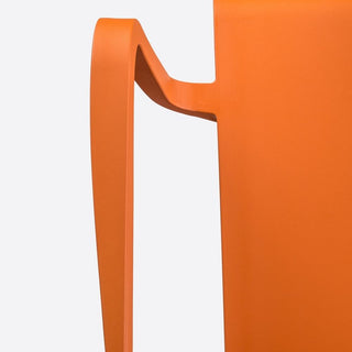 Pedrali Volt 675 sedia in polipropilene con braccioli per esterno - Acquista ora su ShopDecor - Scopri i migliori prodotti firmati PEDRALI design
