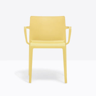 Pedrali Volt 675 sedia in polipropilene con braccioli per esterno Pedrali Giallo GI100 - Acquista ora su ShopDecor - Scopri i migliori prodotti firmati PEDRALI design