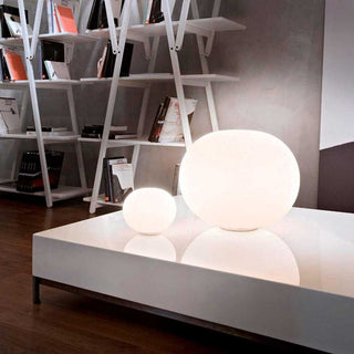 Flos Glo-Ball Basic 2 lampada da tavolo bianco opale Acquista i prodotti di FLOS su Shopdecor