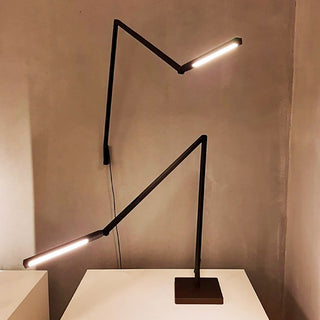 Nemo Lighting Untitled Table Linear lampada da tavolo LED nero - Acquista ora su ShopDecor - Scopri i migliori prodotti firmati NEMO CASSINA LIGHTING design