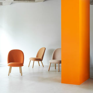 Normann Copenhagen Ace sedia lounge imbottita in tessuto con struttura in rovere - Acquista ora su ShopDecor - Scopri i migliori prodotti firmati NORMANN COPENHAGEN design