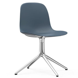 Normann Copenhagen Form sedia girevole in polipropilene con 4 gambe alluminio Normann Copenhagen Form Blue - Acquista ora su ShopDecor - Scopri i migliori prodotti firmati NORMANN COPENHAGEN design