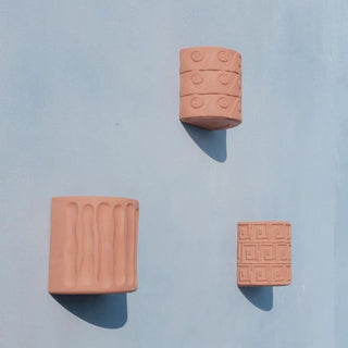 Seletti Magna Graecia Dorico vaso da parete in terracotta 25x16 cm. - Acquista ora su ShopDecor - Scopri i migliori prodotti firmati SELETTI design