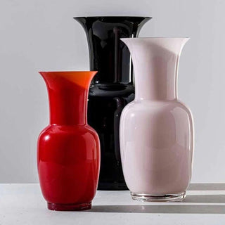 Venini Opalino 706.08 vaso opalino rosso h. 22 cm. - Acquista ora su ShopDecor - Scopri i migliori prodotti firmati VENINI design